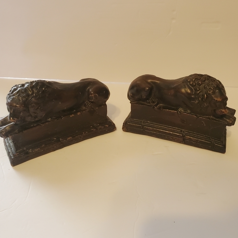 Vintage Murobello Lion bookends. Classic. Faux Bois resin.